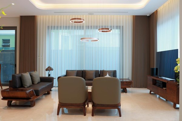 What are the economic impacts of UK tourism in 2024?